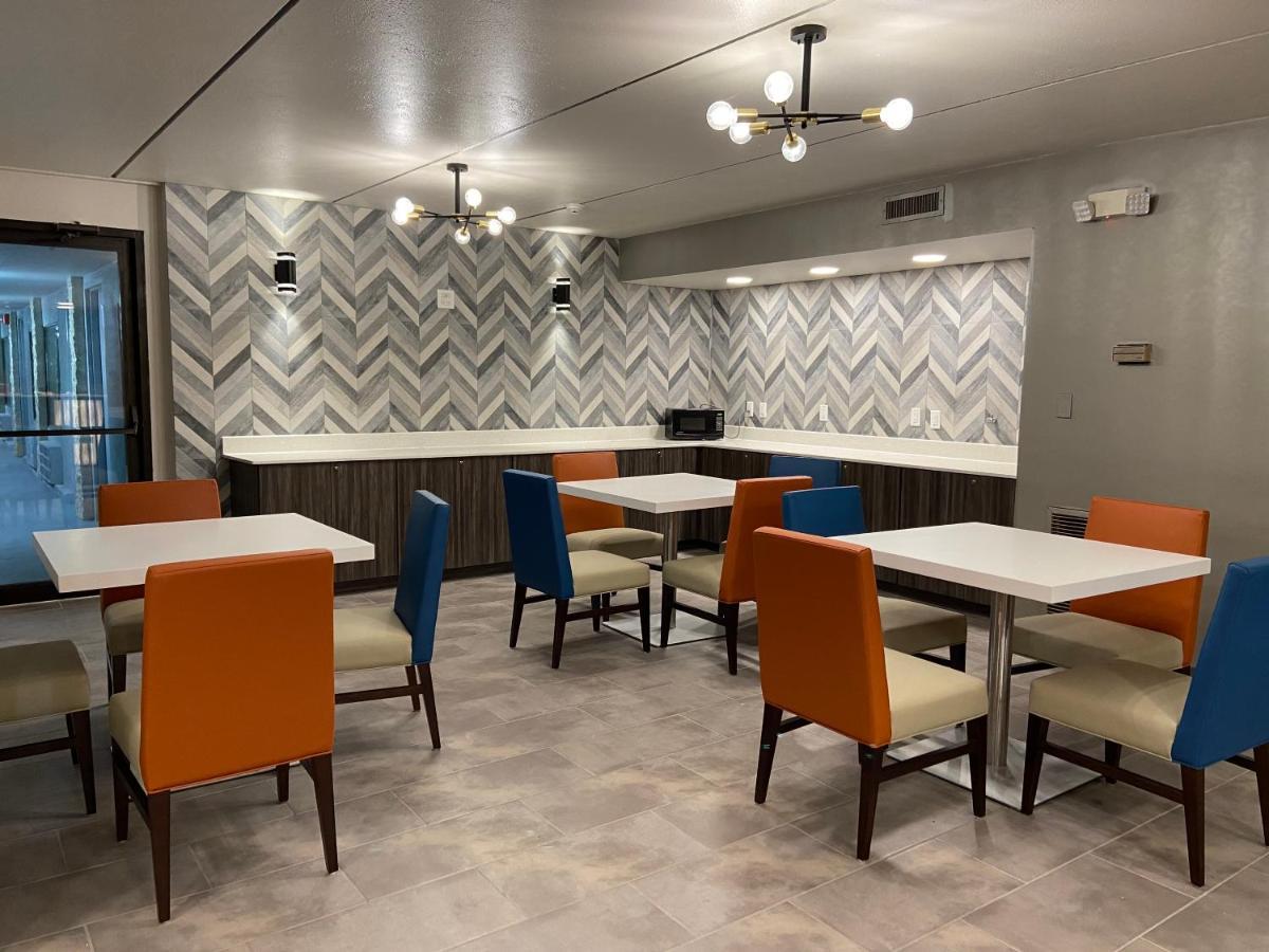 Baymont By Wyndham Pine Grove I-81 Hotel Bagian luar foto