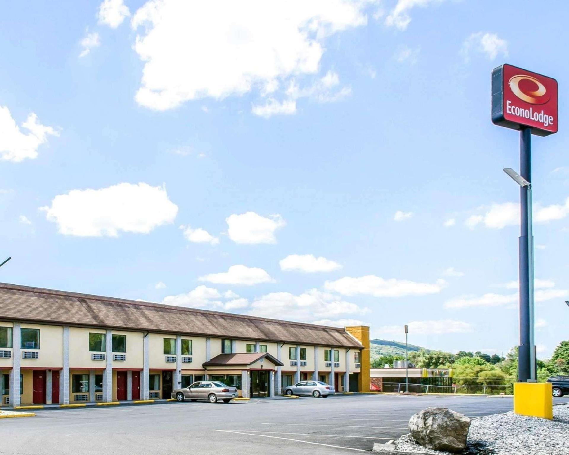 Baymont By Wyndham Pine Grove I-81 Hotel Bagian luar foto